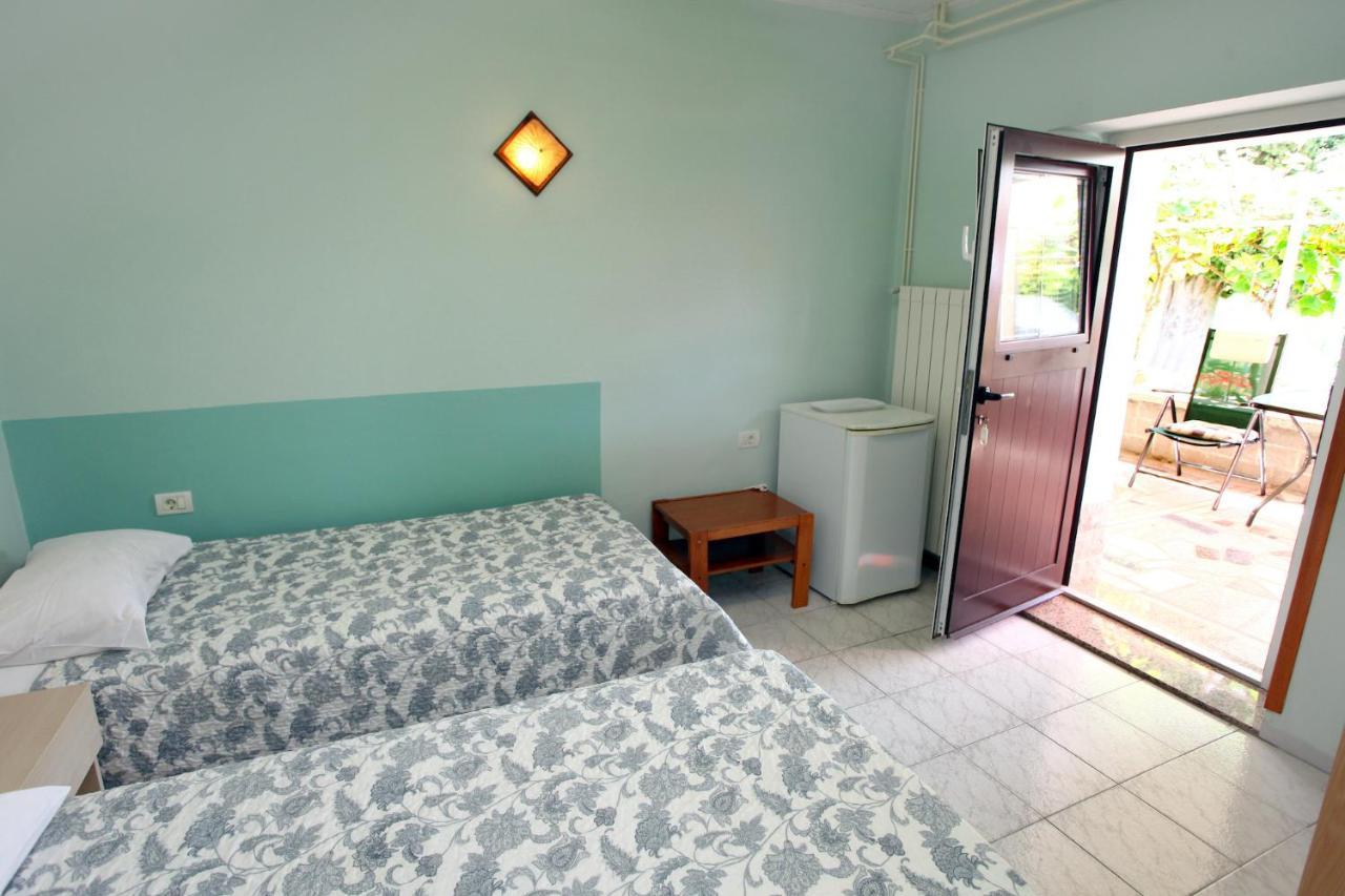 Dino Studio And Room Apartments Portorož Buitenkant foto
