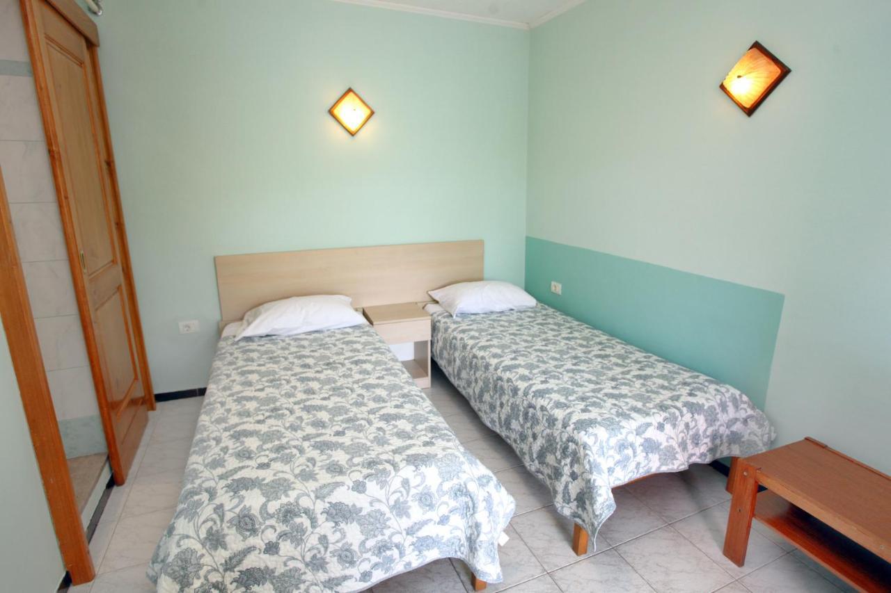 Dino Studio And Room Apartments Portorož Buitenkant foto