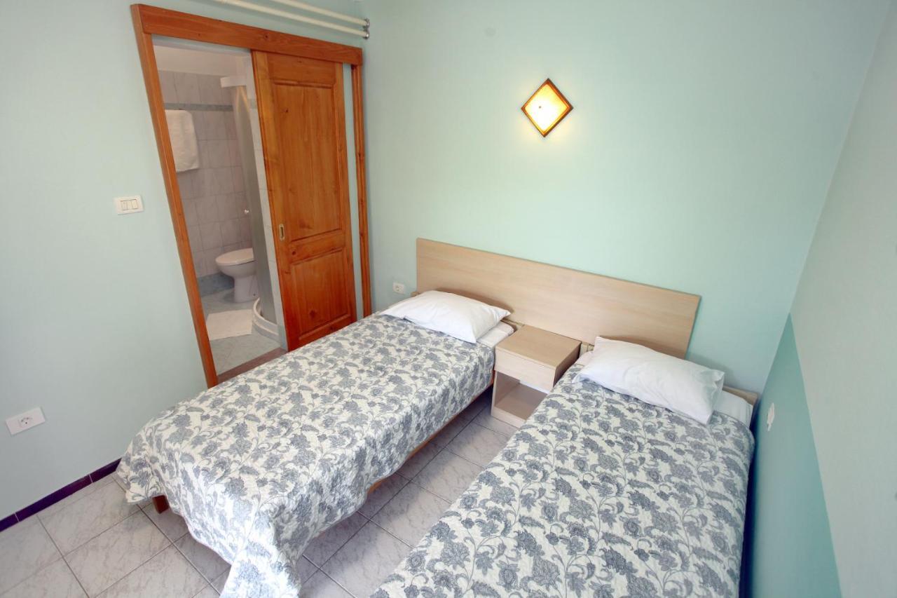 Dino Studio And Room Apartments Portorož Buitenkant foto