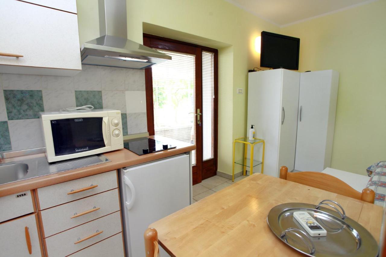 Dino Studio And Room Apartments Portorož Buitenkant foto